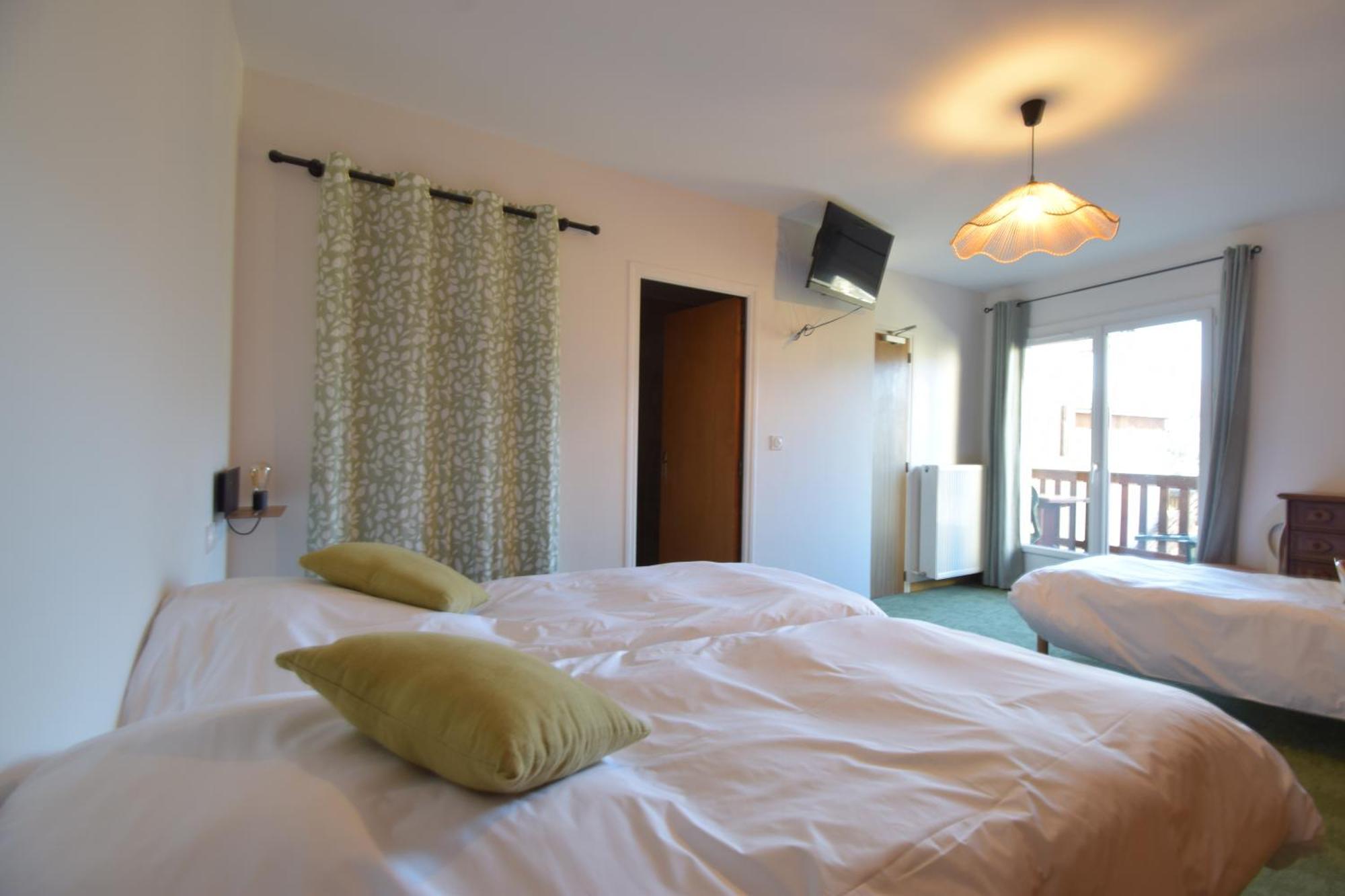 Hotel Les Chenets Saint-Julien-en-Champsaur Buitenkant foto