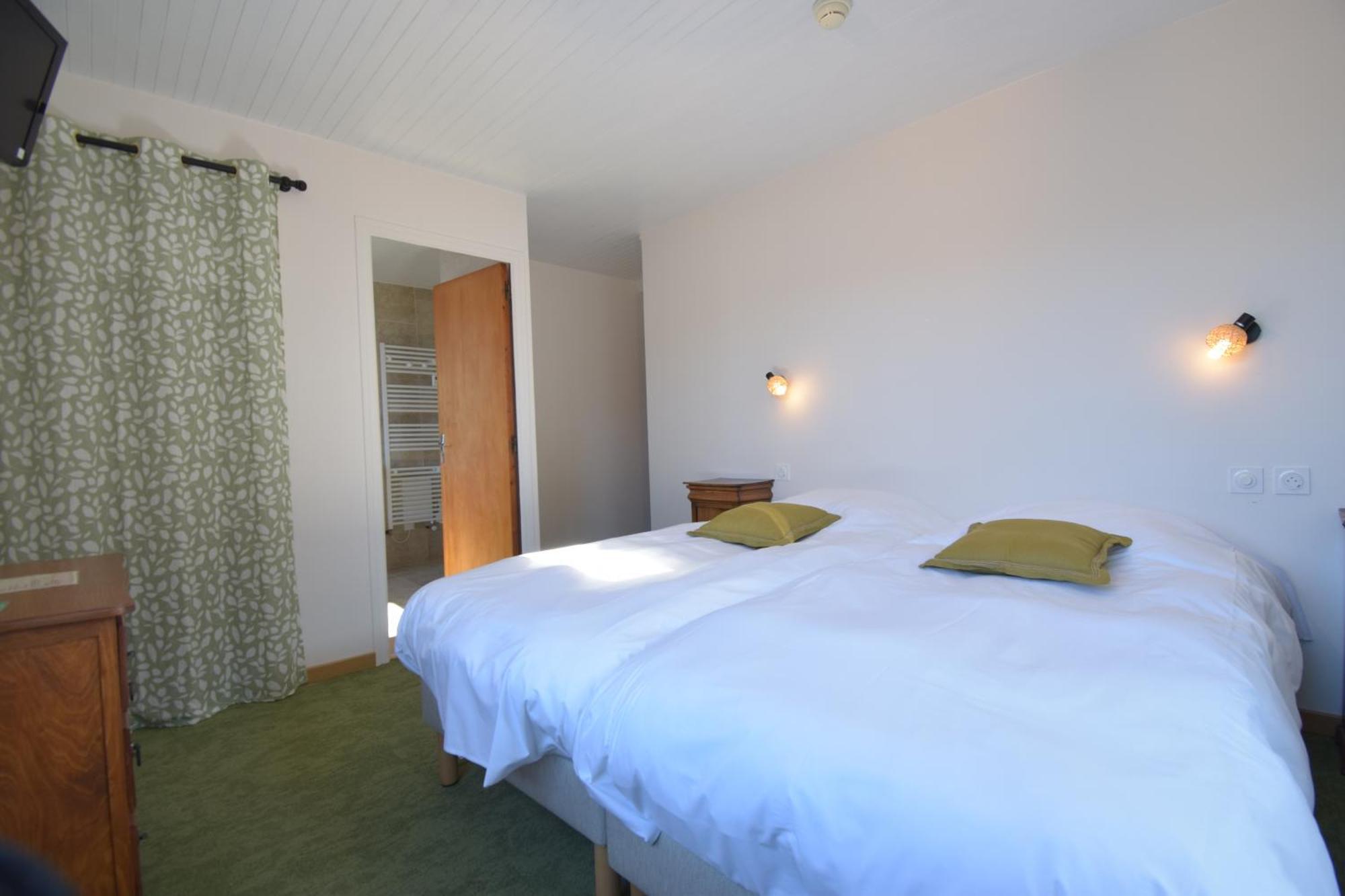 Hotel Les Chenets Saint-Julien-en-Champsaur Buitenkant foto
