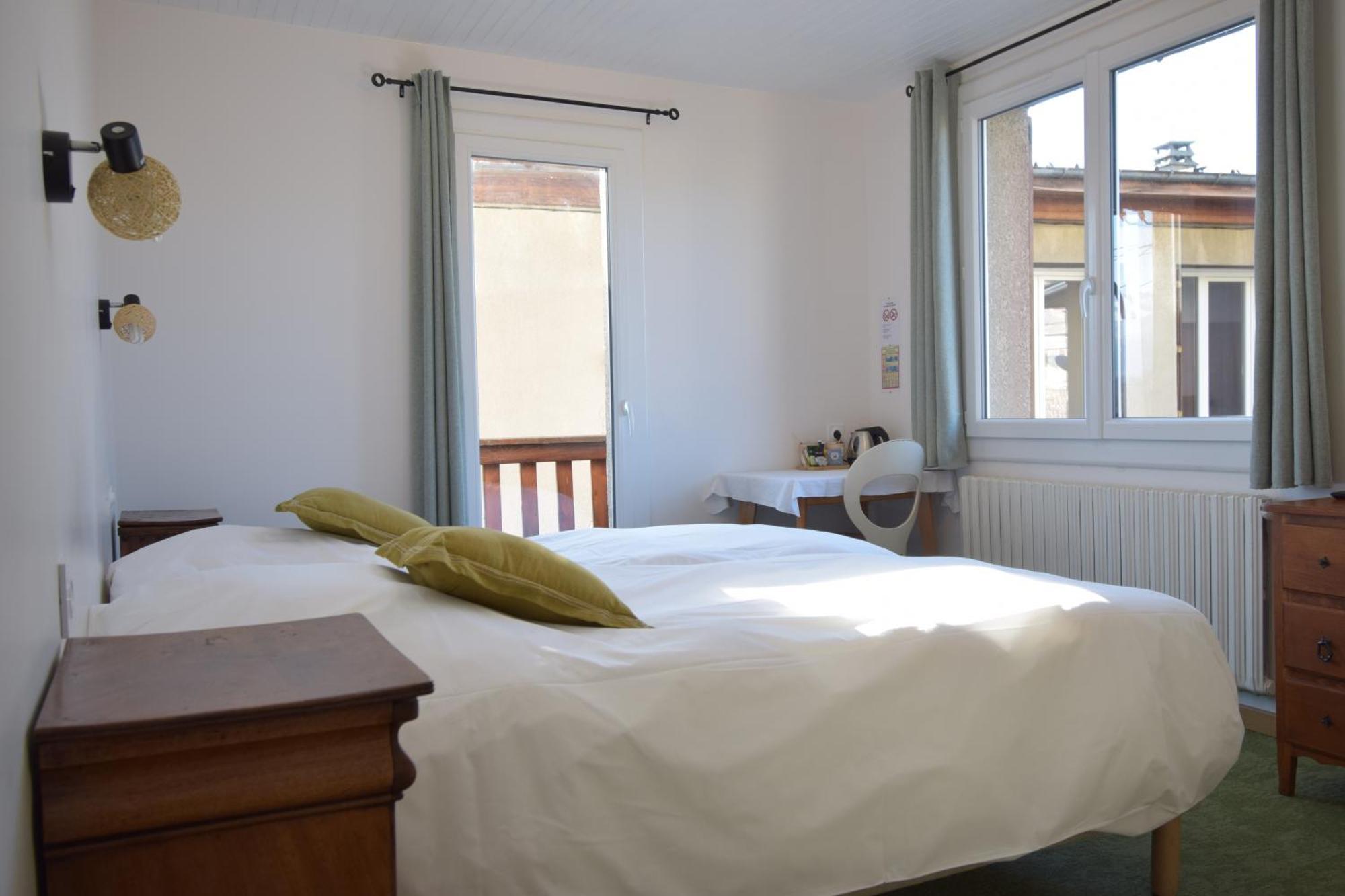 Hotel Les Chenets Saint-Julien-en-Champsaur Buitenkant foto