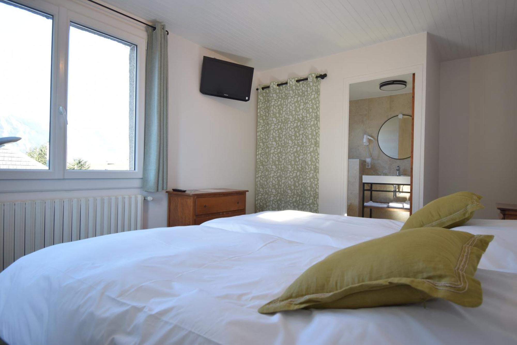 Hotel Les Chenets Saint-Julien-en-Champsaur Buitenkant foto