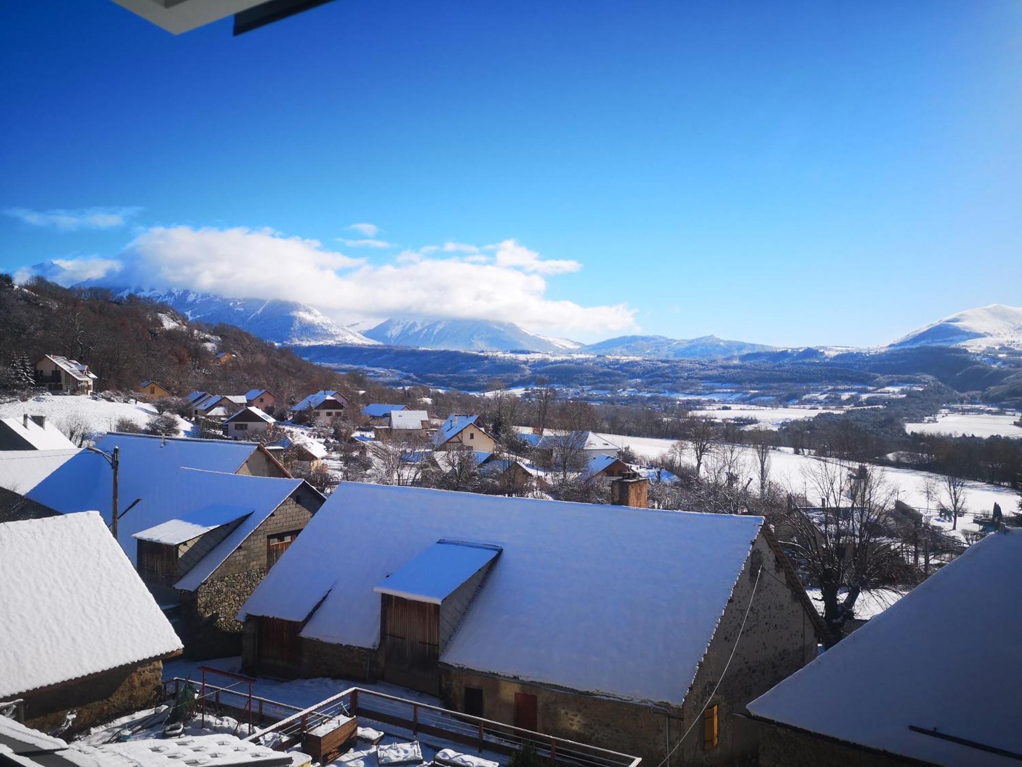 Hotel Les Chenets Saint-Julien-en-Champsaur Buitenkant foto