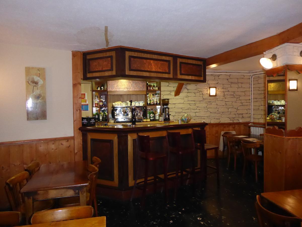 Hotel Les Chenets Saint-Julien-en-Champsaur Buitenkant foto